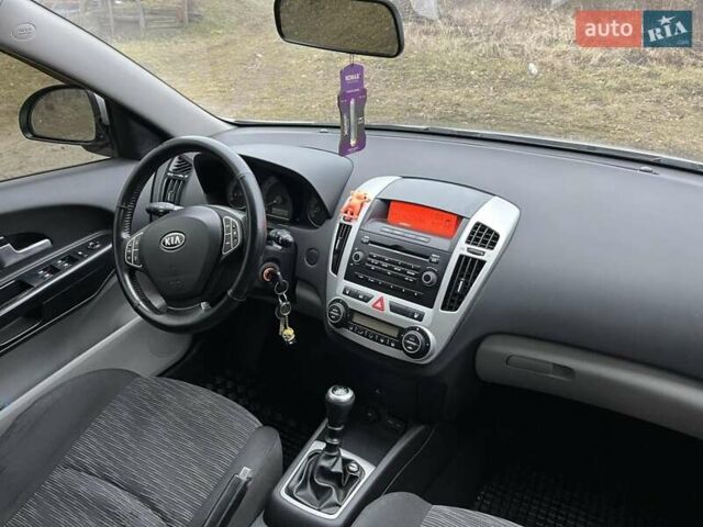 Серый Киа Сид, объемом двигателя 1.6 л и пробегом 199 тыс. км за 6200 $, фото 51 на Automoto.ua