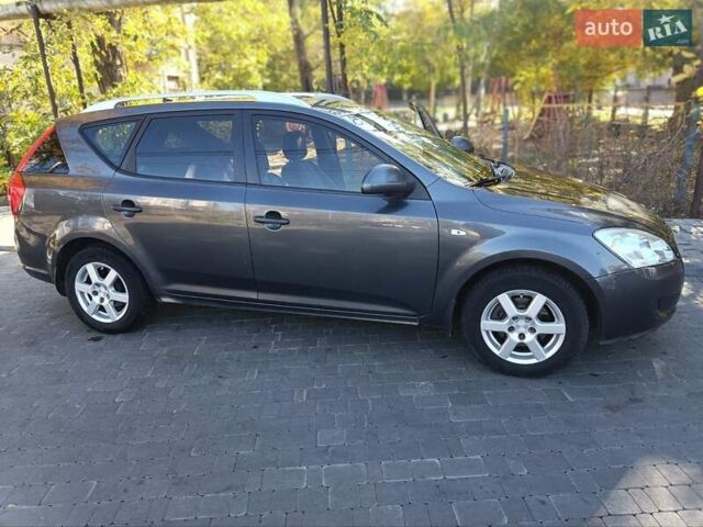 Серый Киа Сид, объемом двигателя 1.58 л и пробегом 270 тыс. км за 6000 $, фото 3 на Automoto.ua