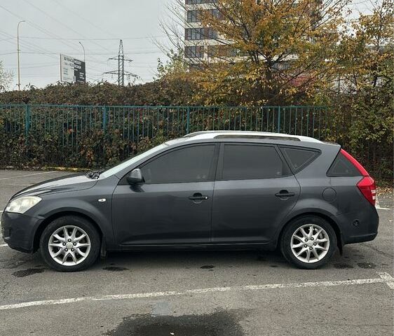 Серый Киа Сид, объемом двигателя 1.4 л и пробегом 258 тыс. км за 4599 $, фото 2 на Automoto.ua