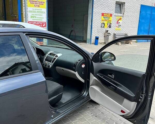 Серый Киа Сид, объемом двигателя 1.6 л и пробегом 280 тыс. км за 4900 $, фото 5 на Automoto.ua