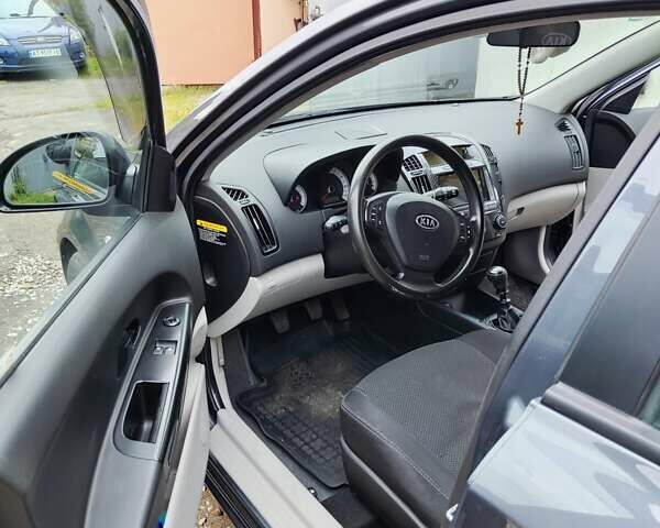 Сірий Кіа Сід, об'ємом двигуна 1.6 л та пробігом 162 тис. км за 7500 $, фото 14 на Automoto.ua
