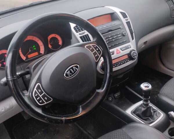 Серый Киа Сид, объемом двигателя 1.4 л и пробегом 155 тыс. км за 5600 $, фото 3 на Automoto.ua
