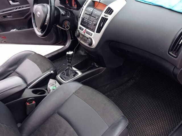 Кіа Сід 2008 у Вінниці на Automoto.ua Сірий Кіа Сід, об'ємом двигуна 1.6 л та пробігом 237 тис. км за 4500 $, фото 7 на Automoto.ua