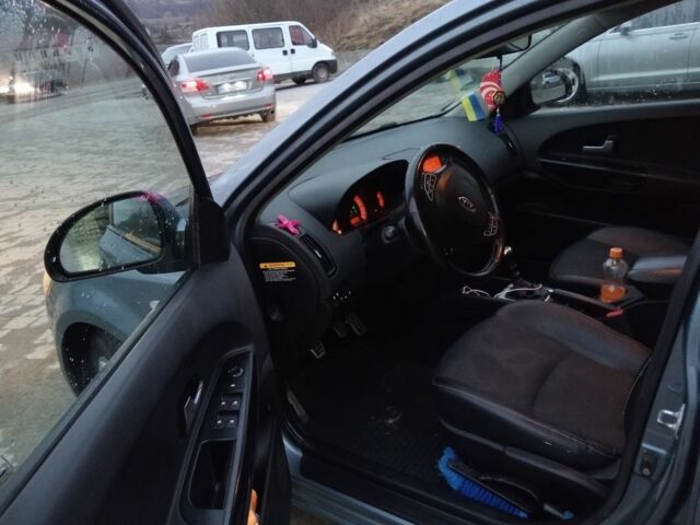 Киа Сид 2008 в Самборе на Automoto.ua Серый Киа Сид, объемом двигателя 1.6 л и пробегом 230 тыс. км за 5500 $, фото 1 на Automoto.ua