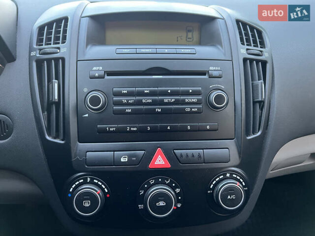 Серый Киа Сид, объемом двигателя 1.59 л и пробегом 249 тыс. км за 6250 $, фото 35 на Automoto.ua