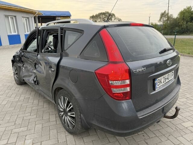 Серый Киа Сид, объемом двигателя 2 л и пробегом 252 тыс. км за 1950 $, фото 6 на Automoto.ua