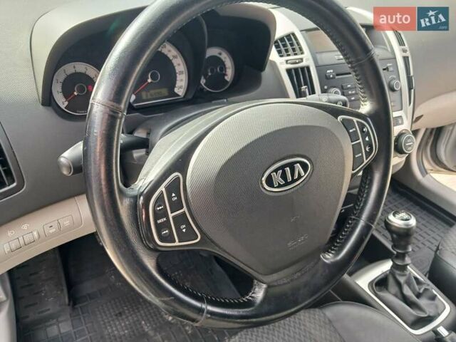 Серый Киа Сид, объемом двигателя 1.59 л и пробегом 316 тыс. км за 5800 $, фото 14 на Automoto.ua