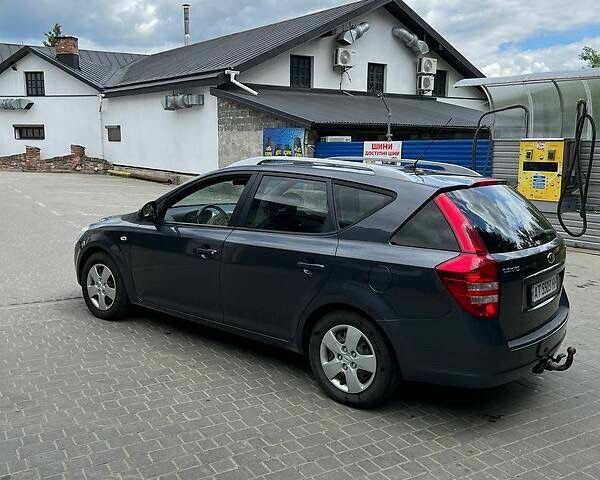 Серый Киа Сид, объемом двигателя 1.6 л и пробегом 280 тыс. км за 4900 $, фото 1 на Automoto.ua