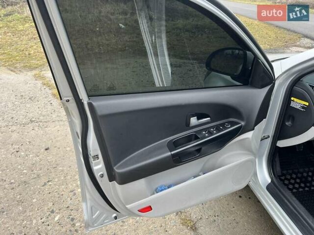 Серый Киа Сид, объемом двигателя 1.6 л и пробегом 199 тыс. км за 6200 $, фото 33 на Automoto.ua