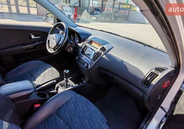 Сірий Кіа Сід, об'ємом двигуна 1.6 л та пробігом 219 тис. км за 6300 $, фото 17 на Automoto.ua