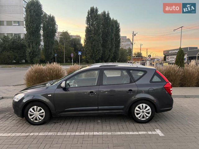 Киа Сид 2008 в Черкассах на Automoto.ua Серый Киа Сид, объемом двигателя 1.58 л и пробегом 165 тыс. км за 5700 $, фото 1 на Automoto.ua