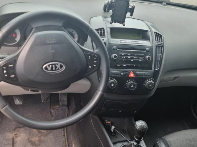 Серый Киа Сид, объемом двигателя 2 л и пробегом 290 тыс. км за 5500 $, фото 7 на Automoto.ua
