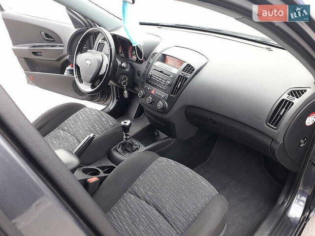 Серый Киа Сид, объемом двигателя 1.6 л и пробегом 286 тыс. км за 5300 $, фото 7 на Automoto.ua