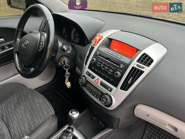 Серый Киа Сид, объемом двигателя 1.6 л и пробегом 199 тыс. км за 6200 $, фото 44 на Automoto.ua