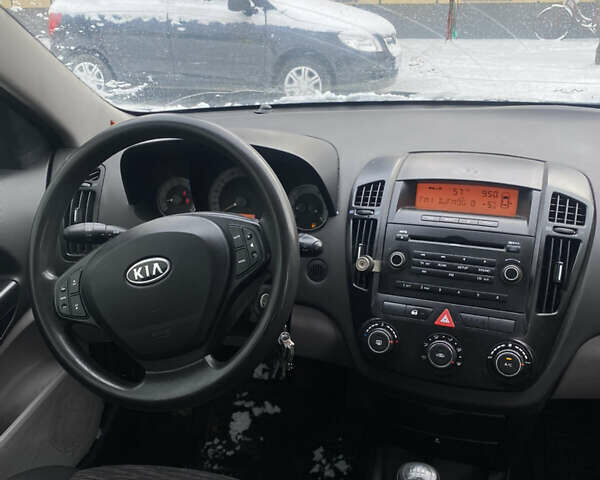 Сірий Кіа Сід, об'ємом двигуна 1.6 л та пробігом 260 тис. км за 3499 $, фото 20 на Automoto.ua