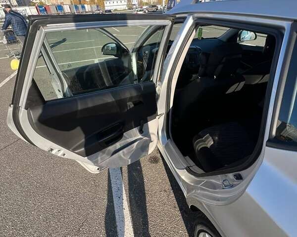 Серый Киа Сид, объемом двигателя 1.59 л и пробегом 275 тыс. км за 5200 $, фото 13 на Automoto.ua