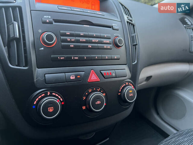 Серый Киа Сид, объемом двигателя 1.59 л и пробегом 249 тыс. км за 6250 $, фото 42 на Automoto.ua