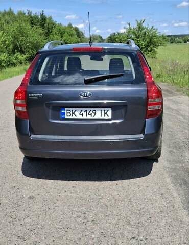 Серый Киа Сид, объемом двигателя 1.98 л и пробегом 233 тыс. км за 7400 $, фото 5 на Automoto.ua