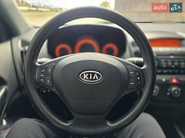 Серый Киа Сид, объемом двигателя 1.58 л и пробегом 246 тыс. км за 5300 $, фото 17 на Automoto.ua