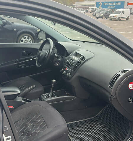 Серый Киа Сид, объемом двигателя 1.4 л и пробегом 258 тыс. км за 4599 $, фото 12 на Automoto.ua