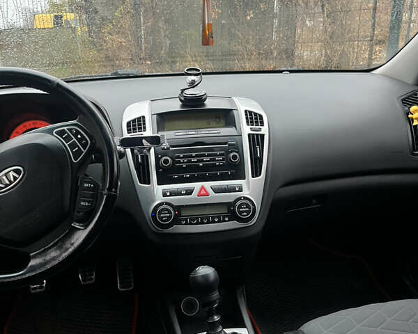 Серый Киа Сид, объемом двигателя 1.6 л и пробегом 264 тыс. км за 5800 $, фото 9 на Automoto.ua