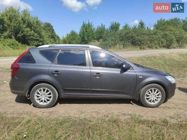Серый Киа Сид, объемом двигателя 1.6 л и пробегом 181 тыс. км за 5500 $, фото 2 на Automoto.ua