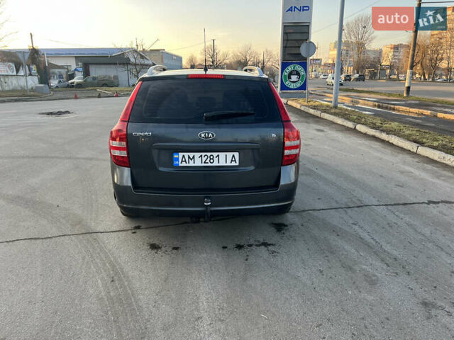 Серый Киа Сид, объемом двигателя 1.58 л и пробегом 250 тыс. км за 5800 $, фото 4 на Automoto.ua