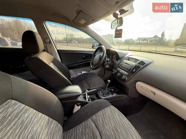 Серый Киа Сид, объемом двигателя 1.6 л и пробегом 247 тыс. км за 5999 $, фото 7 на Automoto.ua