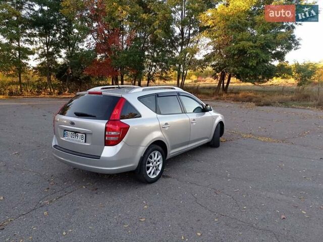 Серый Киа Сид, объемом двигателя 1.6 л и пробегом 350 тыс. км за 5000 $, фото 5 на Automoto.ua