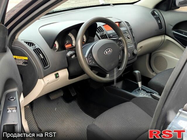 Сірий Кіа Сід, об'ємом двигуна 1.6 л та пробігом 250 тис. км за 5600 $, фото 9 на Automoto.ua