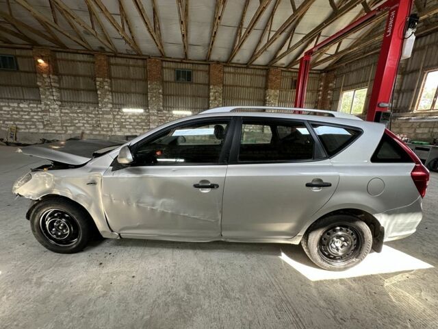Серый Киа Сид, объемом двигателя 1.6 л и пробегом 281 тыс. км за 1750 $, фото 7 на Automoto.ua