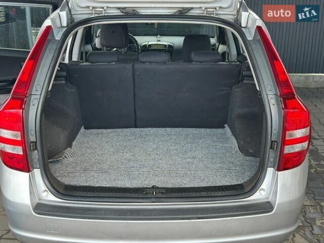 Серый Киа Сид, объемом двигателя 1.59 л и пробегом 226 тыс. км за 5800 $, фото 5 на Automoto.ua