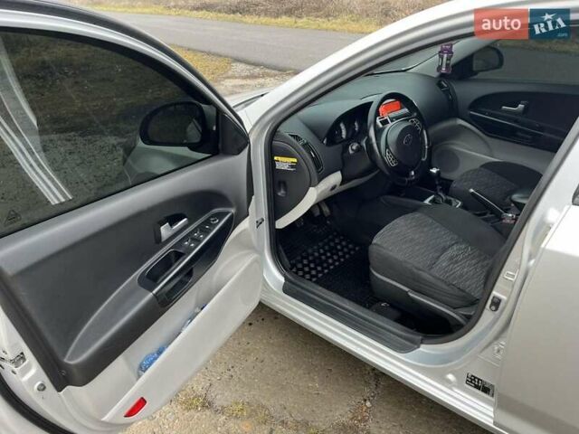 Серый Киа Сид, объемом двигателя 1.6 л и пробегом 199 тыс. км за 6200 $, фото 46 на Automoto.ua