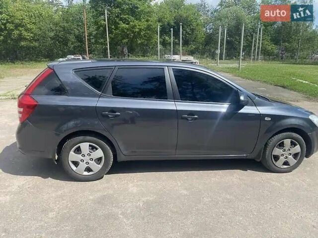 Серый Киа Сид, объемом двигателя 1.6 л и пробегом 286 тыс. км за 5300 $, фото 2 на Automoto.ua