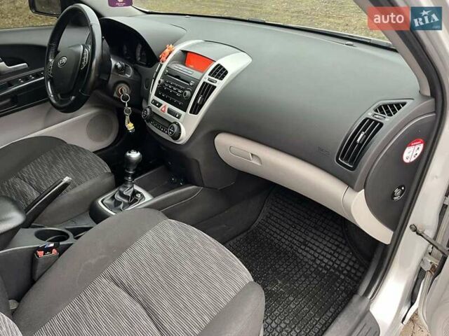 Серый Киа Сид, объемом двигателя 1.6 л и пробегом 199 тыс. км за 6200 $, фото 35 на Automoto.ua