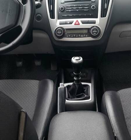 Серый Киа Сид, объемом двигателя 1.6 л и пробегом 248 тыс. км за 5600 $, фото 5 на Automoto.ua