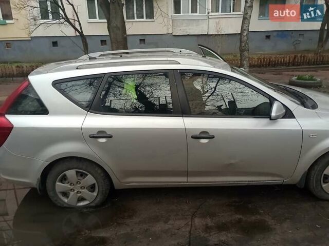 Серый Киа Сид, объемом двигателя 2 л и пробегом 288 тыс. км за 5500 $, фото 12 на Automoto.ua