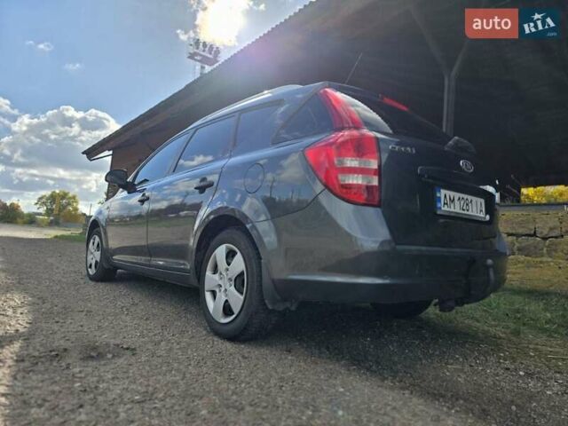 Серый Киа Сид, объемом двигателя 1.58 л и пробегом 246 тыс. км за 5300 $, фото 12 на Automoto.ua