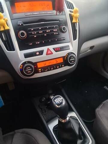 Киа Сид 2008 в Ужгороде на Automoto.ua Серый Киа Сид, объемом двигателя 1.6 л и пробегом 256 тыс. км за 4999 $, фото 4 на Automoto.ua