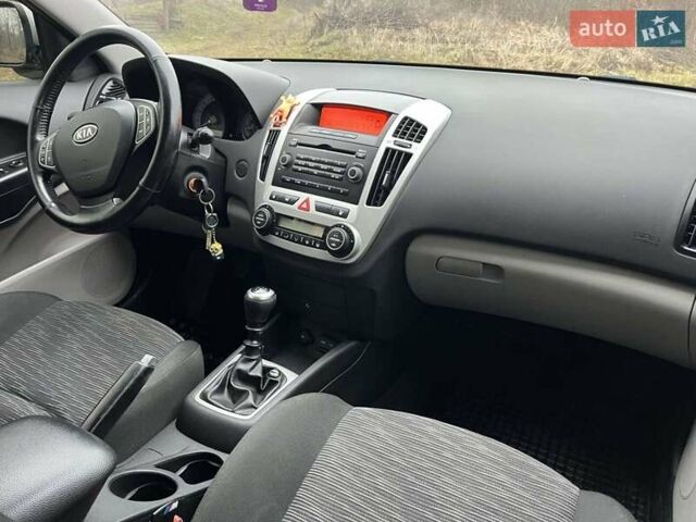 Серый Киа Сид, объемом двигателя 1.6 л и пробегом 199 тыс. км за 6200 $, фото 37 на Automoto.ua