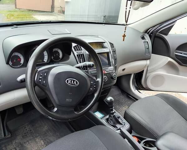 Сірий Кіа Сід, об'ємом двигуна 1.6 л та пробігом 162 тис. км за 7500 $, фото 12 на Automoto.ua