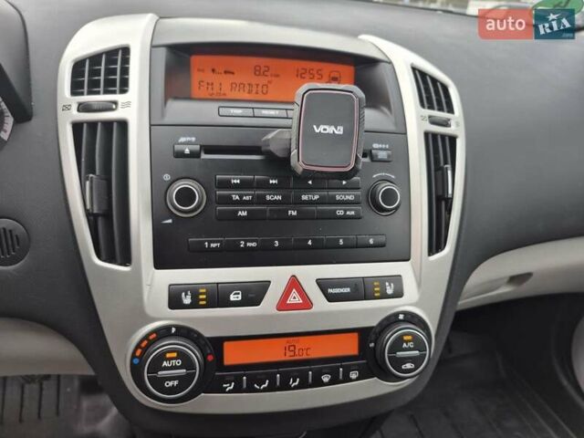 Серый Киа Сид, объемом двигателя 1.4 л и пробегом 156 тыс. км за 6450 $, фото 76 на Automoto.ua