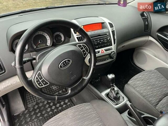 Серый Киа Сид, объемом двигателя 1.6 л и пробегом 199 тыс. км за 6200 $, фото 40 на Automoto.ua
