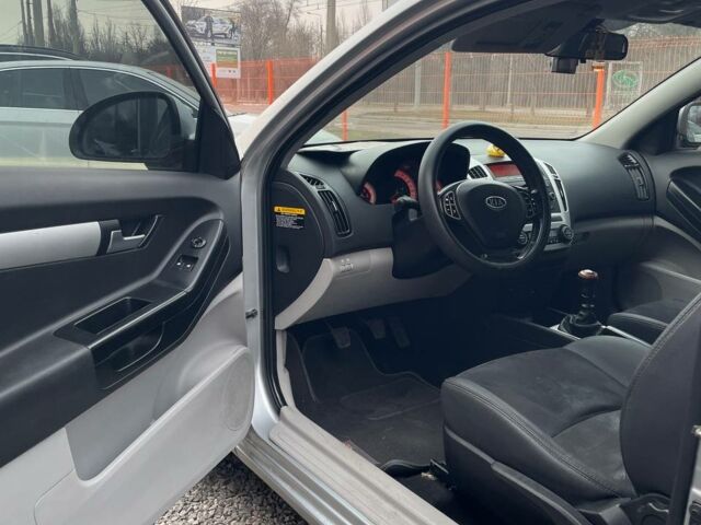 Серый Киа Сид, объемом двигателя 1.4 л и пробегом 204 тыс. км за 5999 $, фото 1 на Automoto.ua