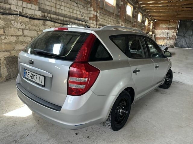 Серый Киа Сид, объемом двигателя 1.6 л и пробегом 281 тыс. км за 1750 $, фото 4 на Automoto.ua
