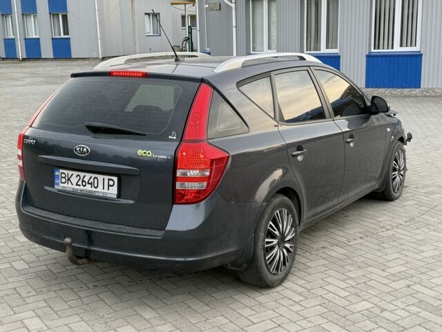 Серый Киа Сид, объемом двигателя 2 л и пробегом 252 тыс. км за 1950 $, фото 3 на Automoto.ua