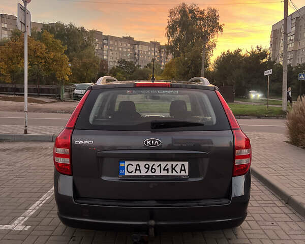 Киа Сид 2008 в Черкассах на Automoto.ua Серый Киа Сид, объемом двигателя 1.58 л и пробегом 165 тыс. км за 5700 $, фото 5 на Automoto.ua