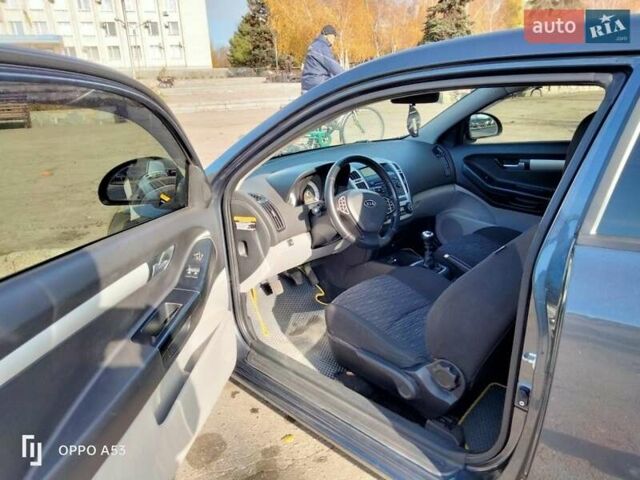 Серый Киа Сид, объемом двигателя 1.6 л и пробегом 197 тыс. км за 6300 $, фото 6 на Automoto.ua