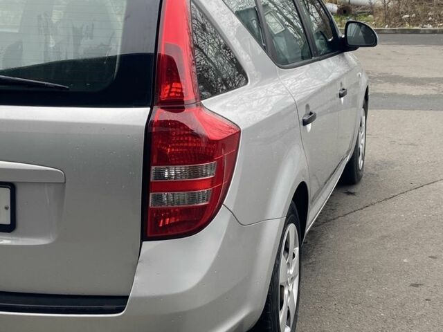 Серый Киа Сид, объемом двигателя 1.4 л и пробегом 227 тыс. км за 5300 $, фото 3 на Automoto.ua