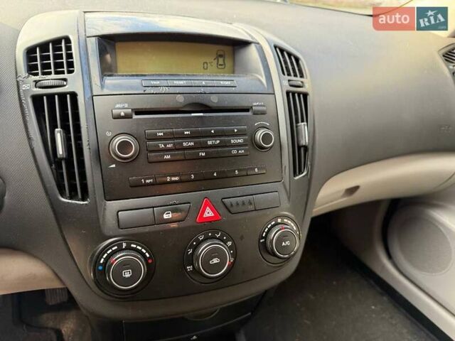 Серый Киа Сид, объемом двигателя 1.6 л и пробегом 247 тыс. км за 5999 $, фото 15 на Automoto.ua